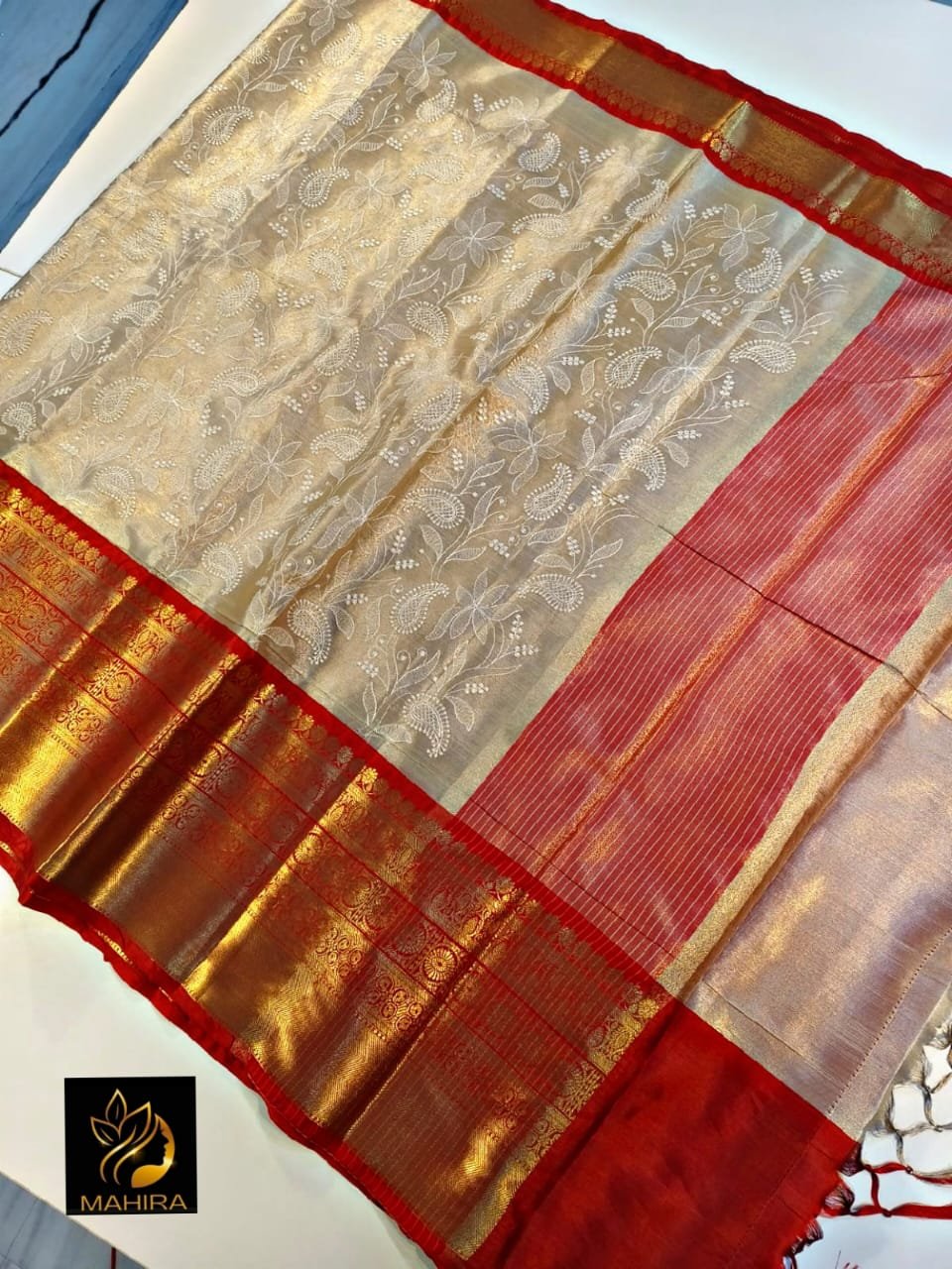 What to Wear for Durga Puja Pandal Hopping? 5 Sarees for 5 Days